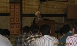 مراقب باشید شعار "اعتدال" را به مباحث اعتقادی و بینشی بسط ندهيد