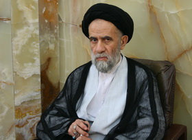 پیکر آیت‌الله طاهری خرم‌آبادی در قم تشییع شد