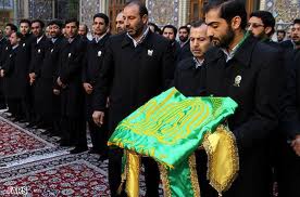 اهتزاز پرچم حرم امام رضا (ع) در همدان / روایت دل هایی که تاحرم پرکشیدند