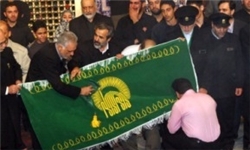 اهتزاز پرچم سبز رضوی در حرم کریمه اهل بیت