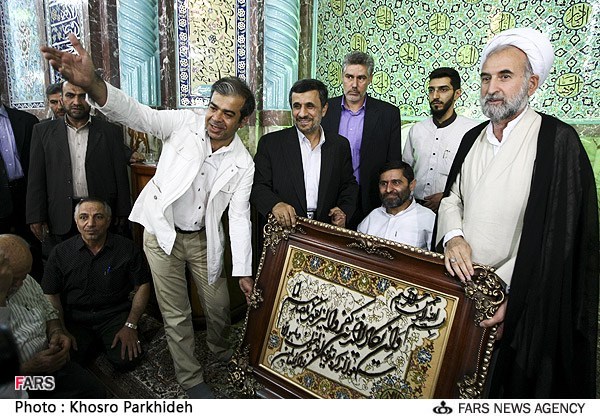 عکس/تابلو فرشی که احمدی نژاد گرفت