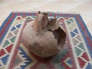 شهروند سیریکی سفال تاریخی را به میراث فرهنگی تحویل داد