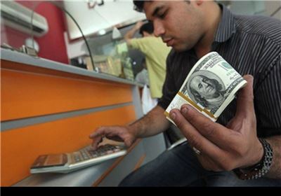 دلار خریدار ندارد/ همه فروشنده شدند