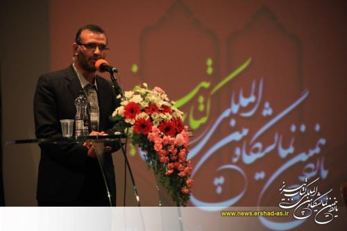 جامعه نیازمند ایجاد فضای نقد در حوزه کتاب است