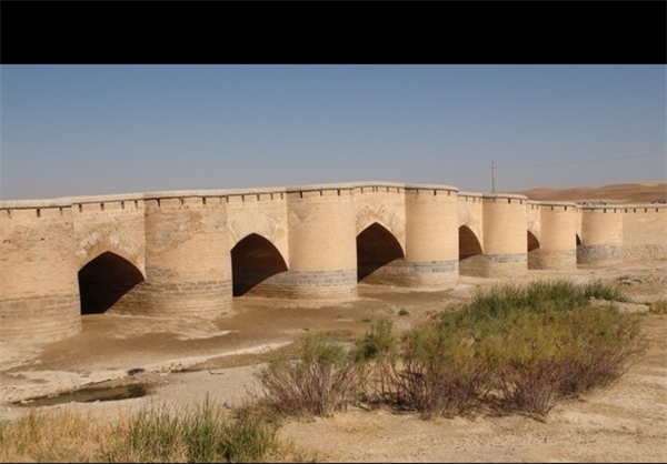 آغاز مرمت بنای تاریخی فرهادآباد در قروه