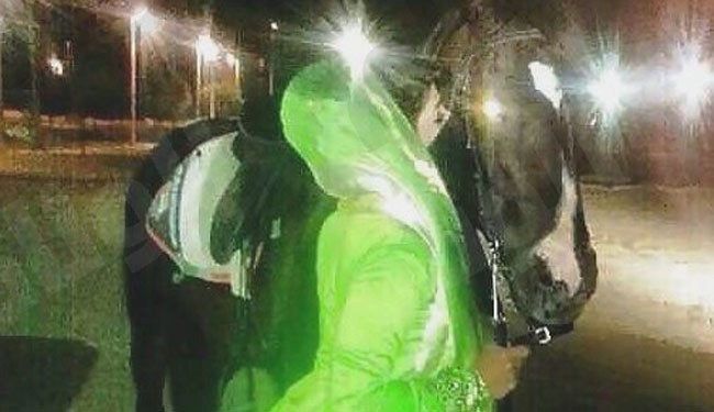 بوسه بر اسب و غیرت‌مرد عربستانی!+عکس