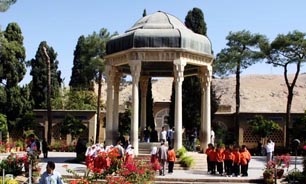 جلوگيري از دفن حافظ در قبرستان مسلمانان