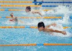 دوشناگر نابینای یزدی در راه مسابقات پاراسیایی
