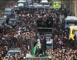 حضور نمایندگان مردم تهران در مجلس در مراسم تشییع مبارز انقلابی در شیراز