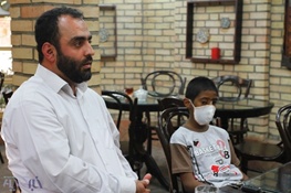گفتگو با یوسف اصلانی که 36 ساله است و 120 بچه دارد: برای خنداندن بهادر، دنیا را زیر و رو می کنم