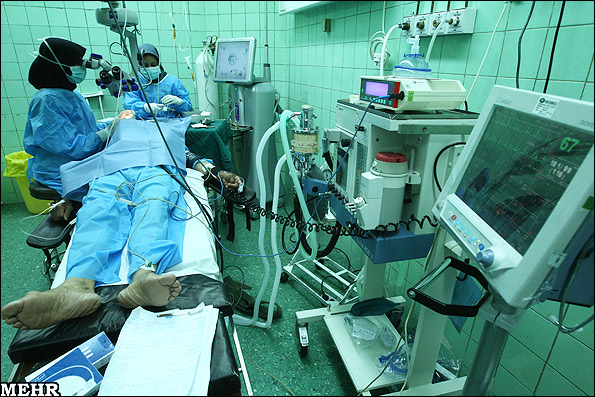 انجام 25 عمل جراحی چشم توسط وزیر بهداشت در شهرستان ورزقان