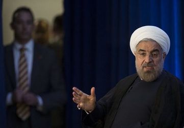 استقبال گسترده ایرانیان از سخنان دکترروحانی در هتل هیلتون نیویورک/ حاضران برای مدت زیادی سرپا ایستاده و برای رییس جمهور ایران کف می زدند