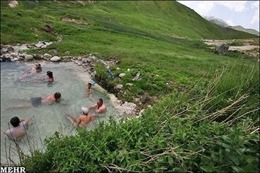 چشمه های آبگرم دهلران بدون امکانات/ جاذبه هایی که متولی ندارند