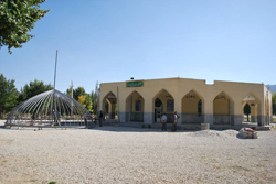 ساخت گنبد حرم مطهر حضرت امامزاده علی ابن احمد (ع) دهنو