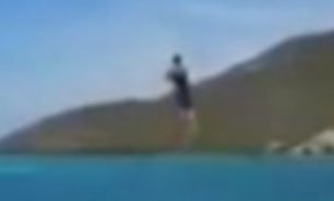 تصادف با آب + فیلم