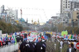 آغاز راهپیمایی دانش آموزان مشهدی به سمت حرم امام رضا(ع)