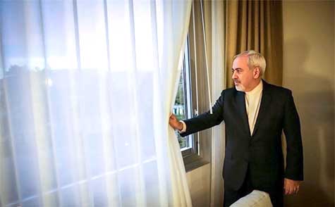 عکس/ جایی که ظریف قبل از مذاکره نگاه می کند