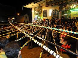 آیین سنتی طوق گردان در ساوه برگزار شد