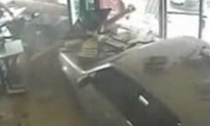 پیرزن برای خوردن پیتزا عجله داشت! + فیلم