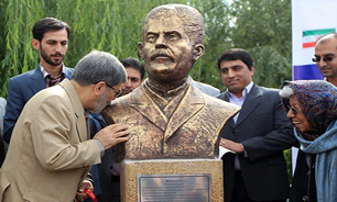رونمایی از تندیس دکتر محمد قریب + فیلم