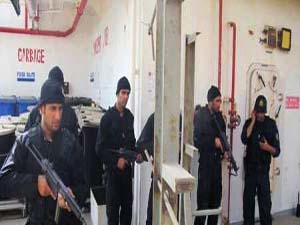 برگزاری مانور امنیت کشتی ها در مجتمع بندری شهید رجایی