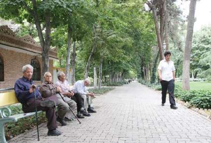 دولت در راستای افزایش حقوق بازنشستگان تلاش کند