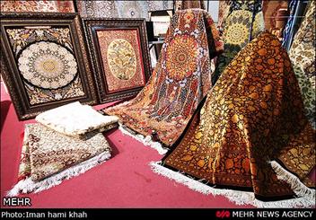 کمبود فضا، مشکل همیشگی فعالان فرش در نمایشگاه قم است