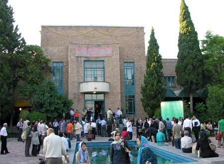 صنایع دستی‌های ایران به خانه هنرمندان می‌آید