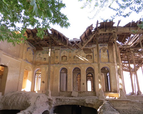 کاخ چهلستون سرهنگ آباد از سرما می‌لرزد