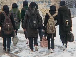 بارش برف برخی مدارس شهرستان کوهرنگ را تعطیل کرد