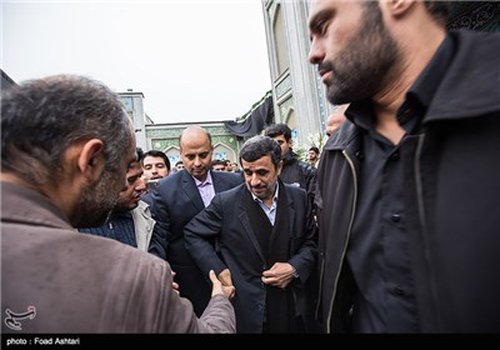 عکس: تامل احمدی نژاد برای دست دادن