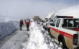 عبور ازجاده های شمال استان چهارمحال  تنها با زنجیر چرخ میسر است