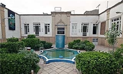 گشتی در خانه کوچک بزرگمرد تاریخ