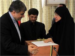 پیشرفت زنان ایرانی در عرصه های فرهنگی وهنری تحسین برانگیز است