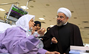 عیادت رییس جمهوری از پدران و مادران شهدا در بیمارستان خاتم الانبیاء(ص)