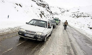 ترافیک نیمه سنگین در جاده‌های برفی شمال/ محور های کرج – چالوس و هراز باز است