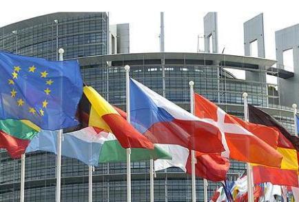 دانشجویان تهرانی مقابل سفارت یونان تجمع می‌کنند