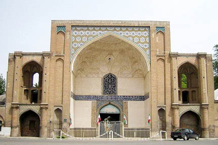 مجموعه عالی قاپو با استقبال گردشگران مواجه است