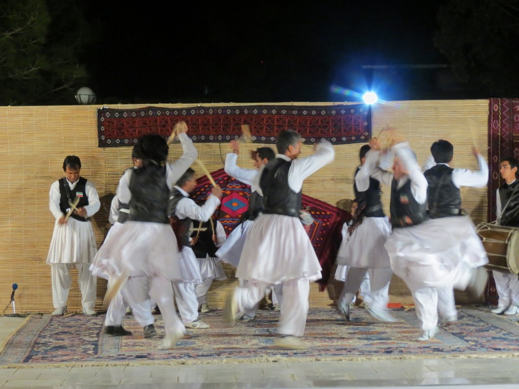 اجراي موسيقي محلي به مناسبت آغاز بهار در سيستان و بلوچستان