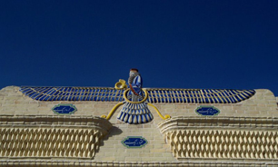 با کفش وارد نشوید