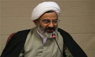 اتصال امام با امت شکست ندارد/ قبح زدایی از فتنه، توطئه دشمنان