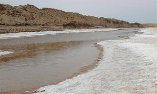 از دست زدن به آب این رودخانه جدا پرهیز کنید