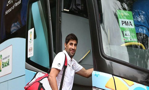 بیک‌زاده دستش را به تیغ جراحان سپرد