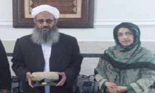 شیرین عبادی این‌بار به مولوی عبدالحمید جایزه داد!