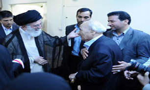 شعر شیوا و دلنشین، اخلاق و شخصیت انسانی، و تعهد به آرمان‌های انقلاب از ویژگی‌های این شاعر برجسته بود