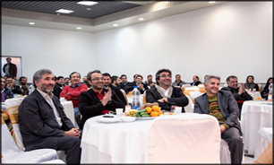 محمد احسانی مدیر شبکه یک از زحمات مهدی فرجی تقدیر و تشکر کرد