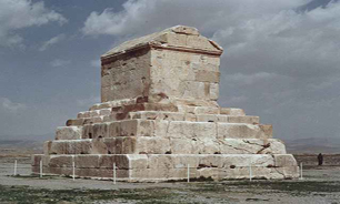 خودنمایی گوهری در میان دشت پاسارگاد