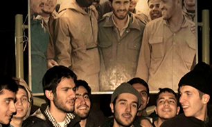 "8 پدر و 8 پسر"، عکسی یادگاری که در فضای مجازی خبرساز شد + فیلم