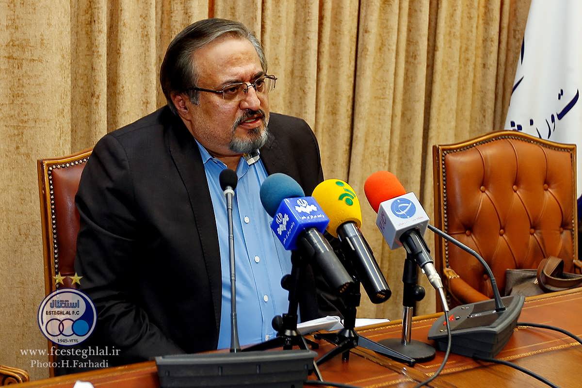 آبی پوشان در دادن هدیه پیش دستی کردند