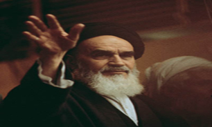 بررسی اندیشه سیاسی امام خمینی(س) در سطح ساختاری نشان می دهد که روابط بین الملل مطلوب، مبتنی بر توزیع عادلانه قدرت، تعاملات اقتصادی متقارن و حفظ هویت های فرهنگی کشورهاست.